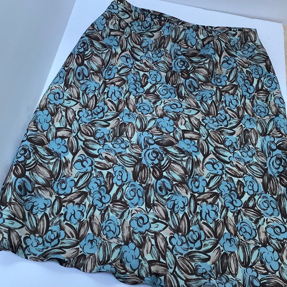 LOFT Dresses & Skirts - Loft Spring skirt. Size 6